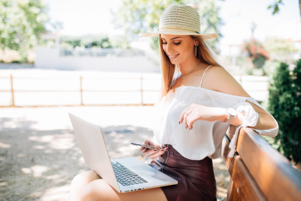 6 plataformas de cursos gratuitos para profissionais do turismo